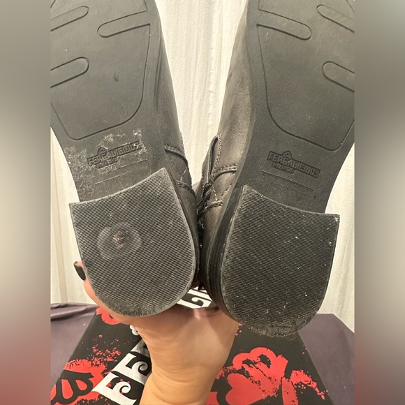 Tall gray quilted and studded boots - Picture 7 of 9